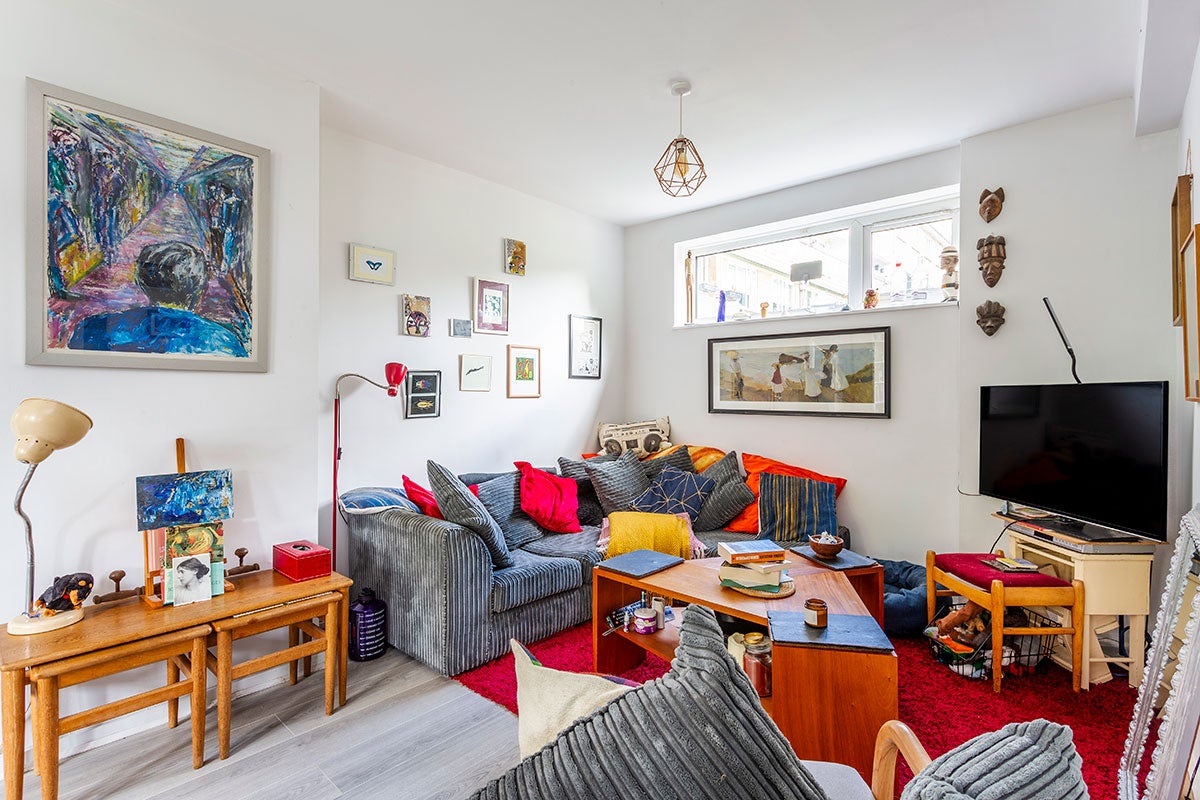 Flat Henshall Street in Greater London