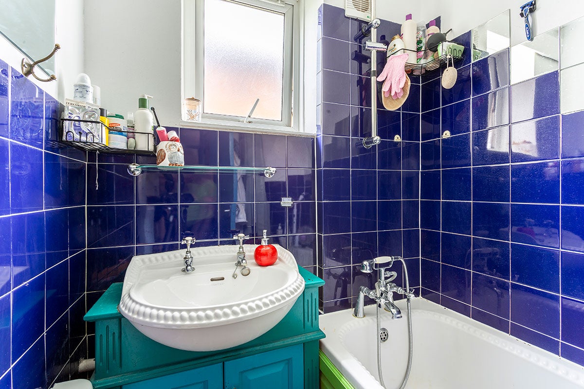 Flat Henshall Street in Greater London