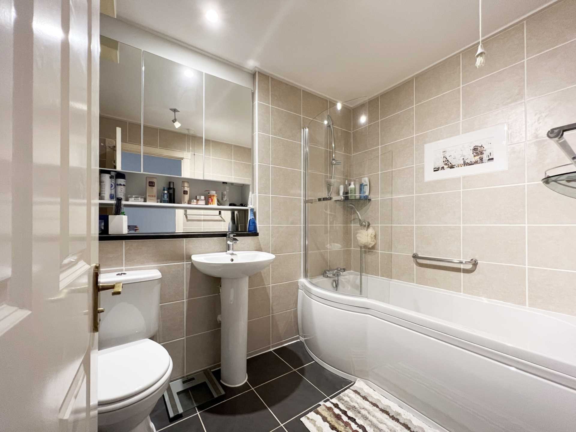 Flat May Bate Avenue in Greater London