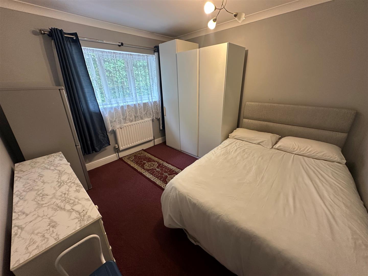 Room Wemborough Road in Greater London