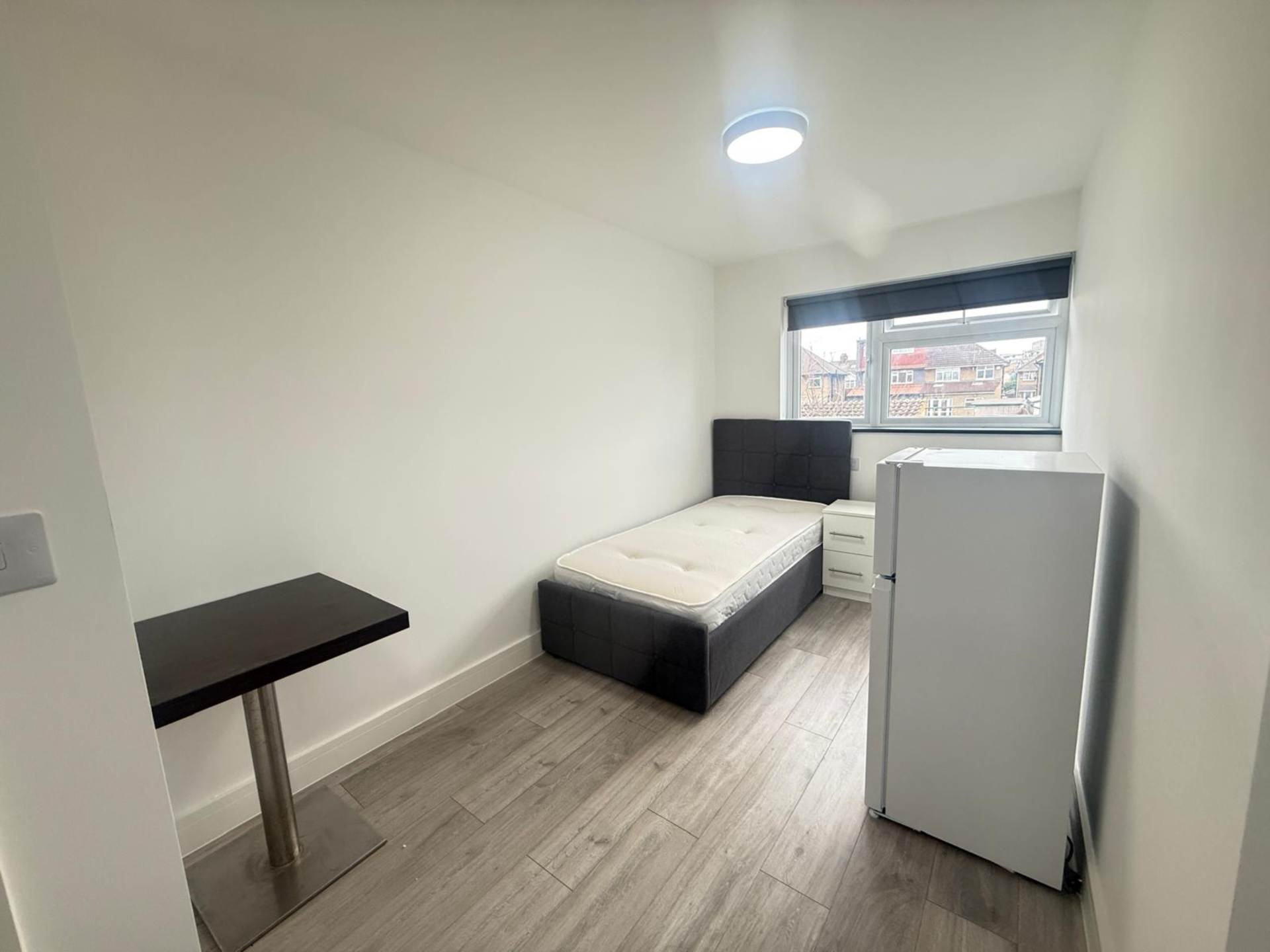 House Coldharbour Lane in Greater London