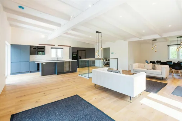 Flat Hawkhurst Road in Rother