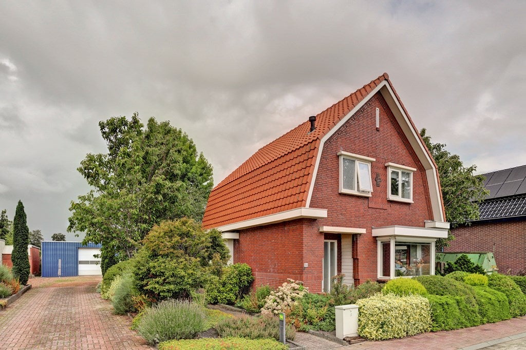 Huis Kanaal A NZ 194 in Emmer-Compascuum
