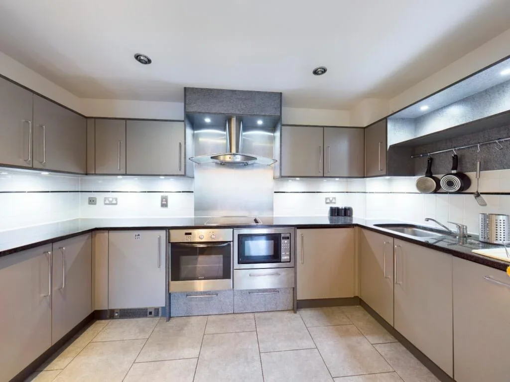 Flat Bridgefoot in Greater London