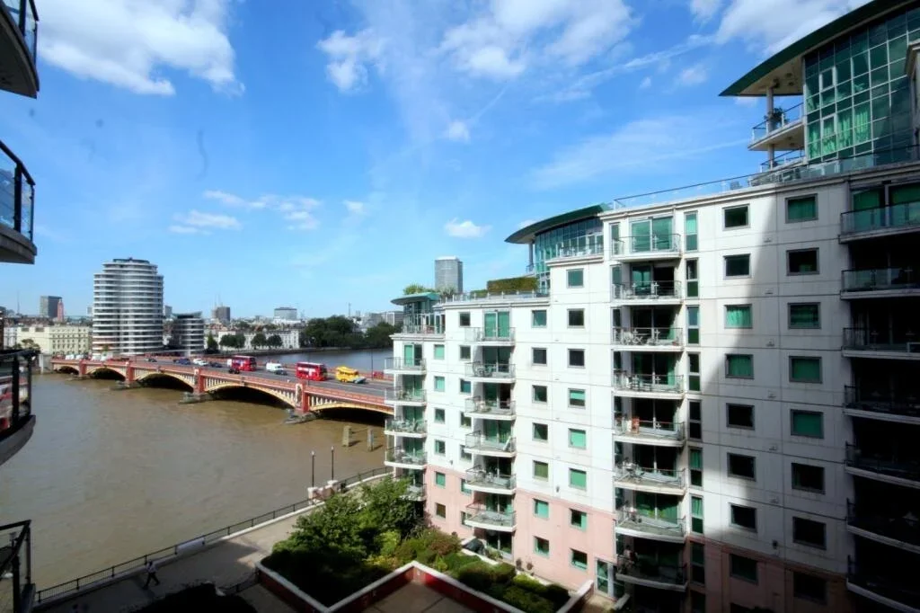 Flat Bridgefoot in Greater London
