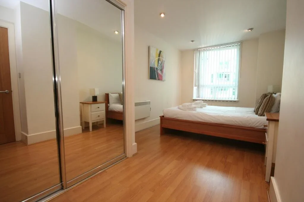 Flat Bridgefoot in Greater London