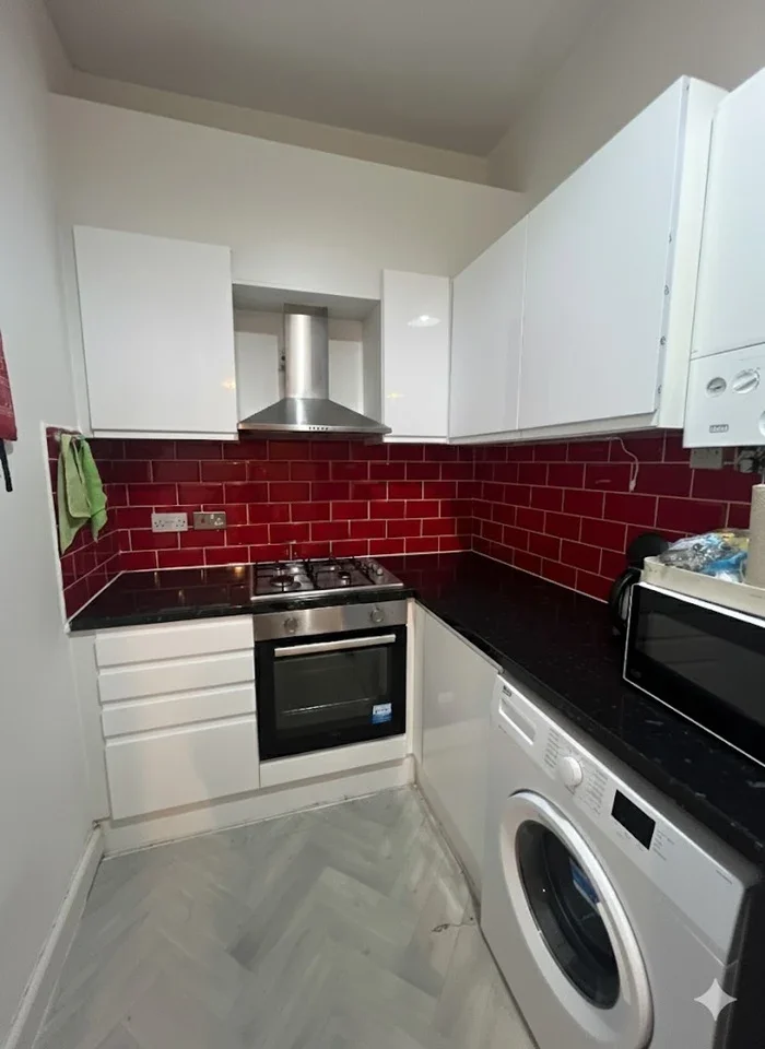Flat Nithdale Road in Greater London