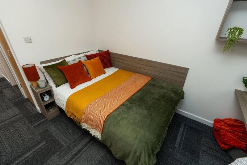 Room Gemini Road in Salford