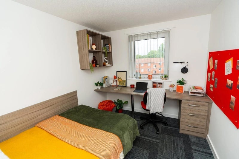 Room Gemini Road in Salford