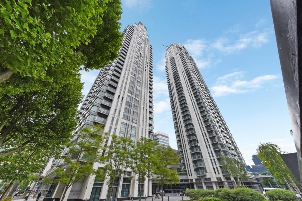 Flat Millharbour in Greater London