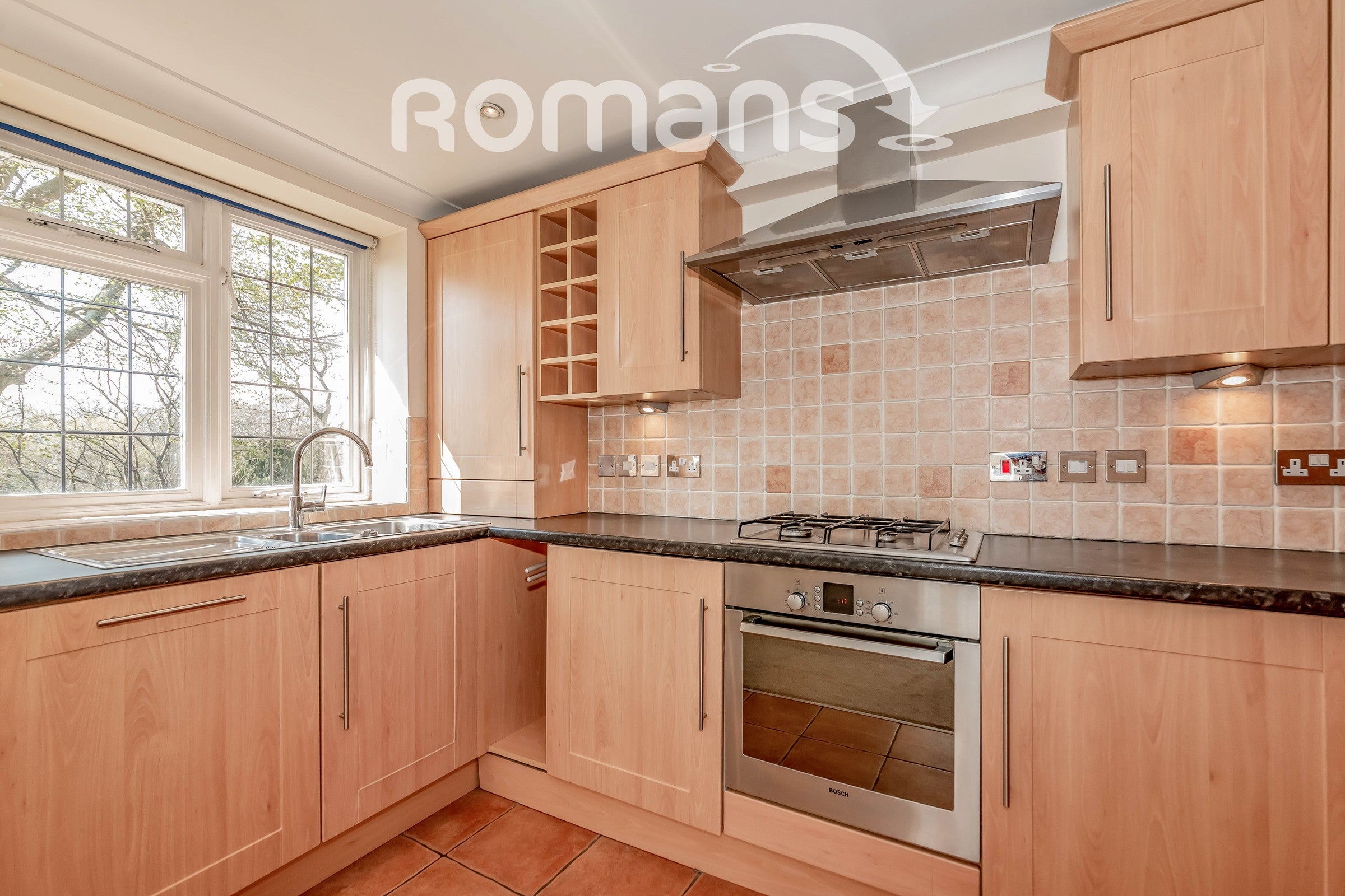 Flat Canterbury Gardens in Farnborough