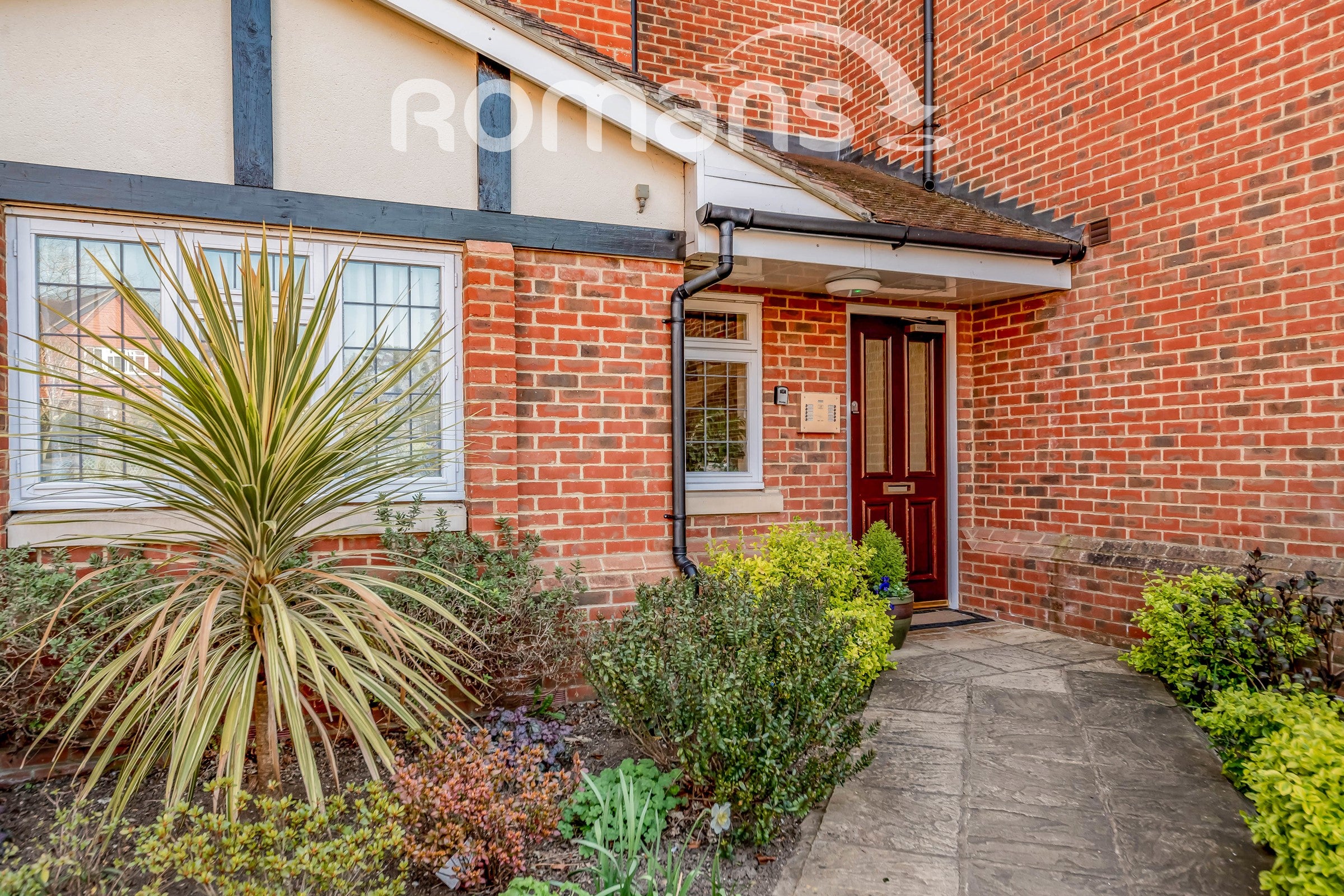 Flat Canterbury Gardens in Farnborough