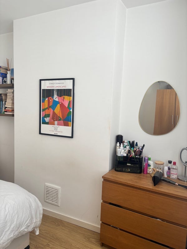 Room Kimberley Road in Greater London