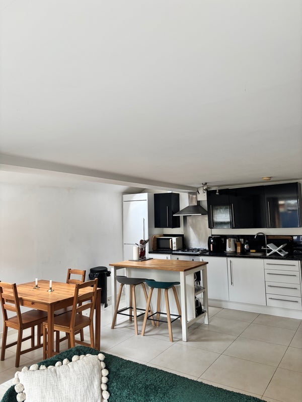 Room Kimberley Road in Greater London