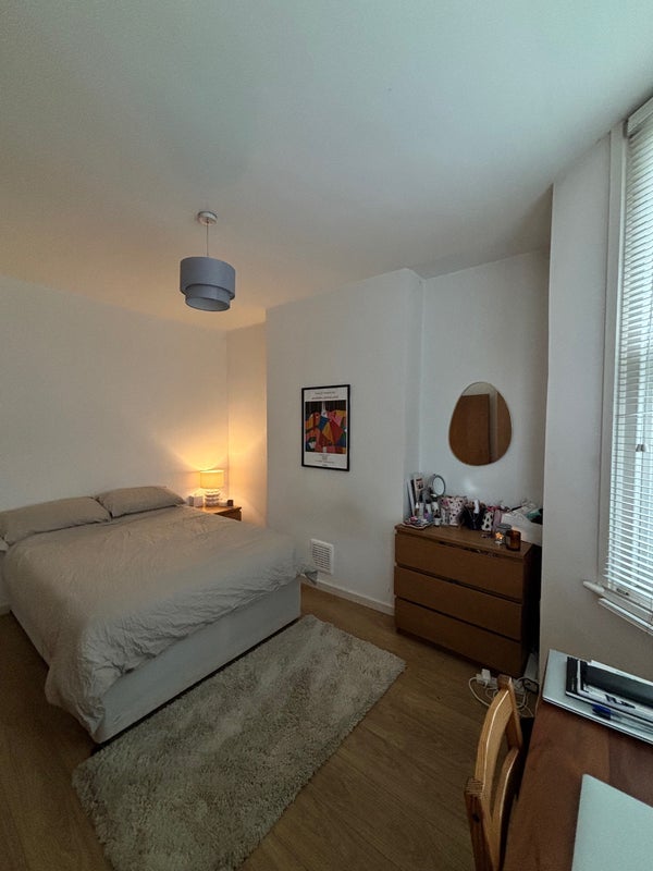 Room Kimberley Road in Greater London