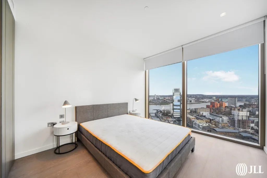 Flat Harbord Square in Greater London