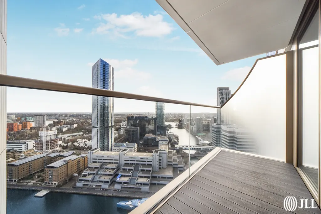 Flat Harbord Square in Greater London