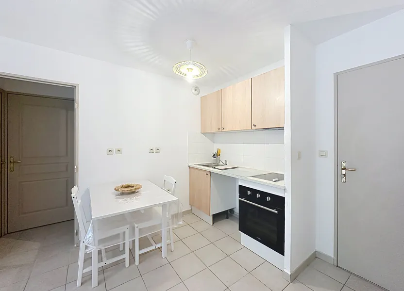 Flat Rue du Docteur Roger Maestracci in Avignon