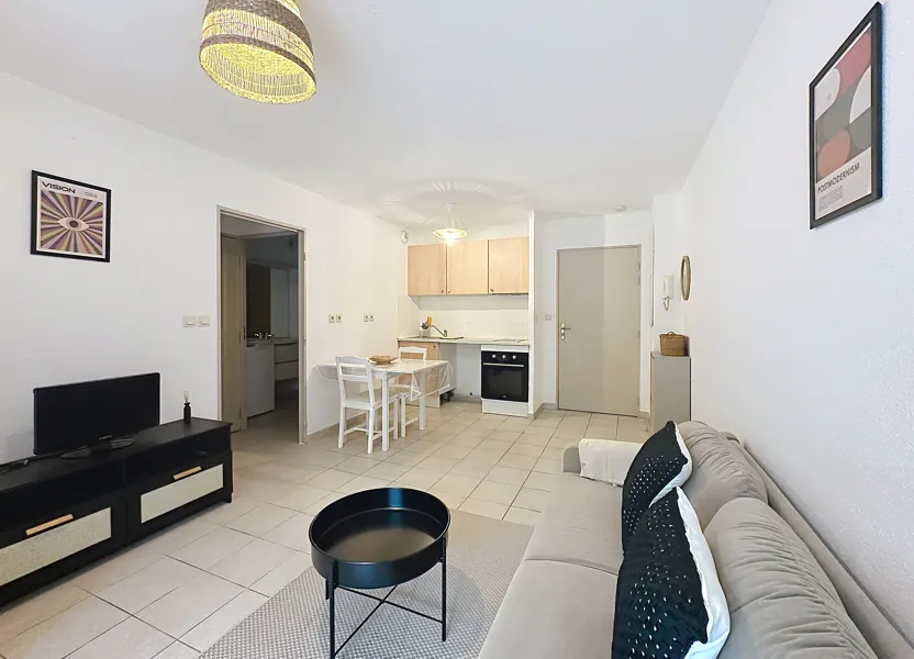 Flat Rue du Docteur Roger Maestracci in Avignon