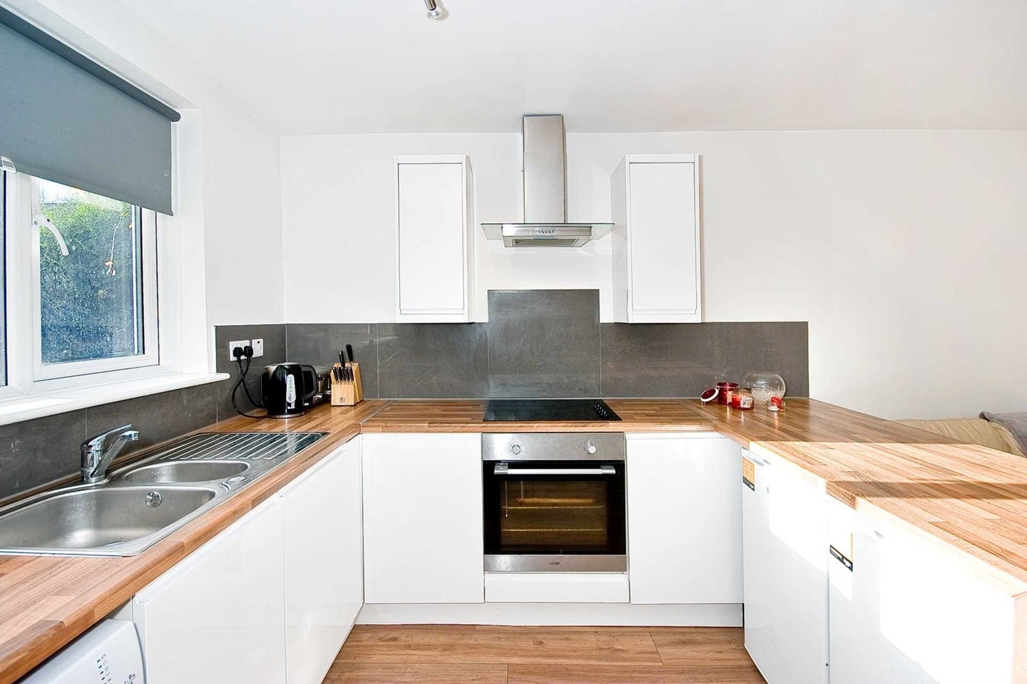 Flat Cedar Gardens in Greater London