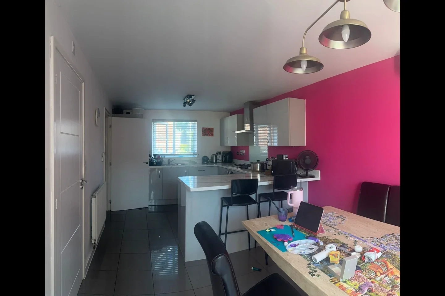 House Woodward Close in Grays