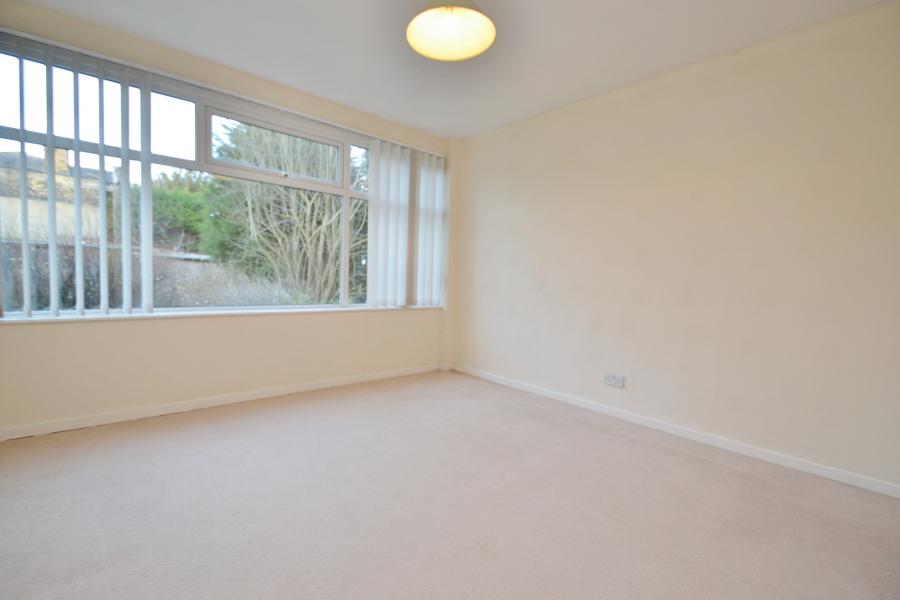 Flat Gledhow Valley Road in Leeds