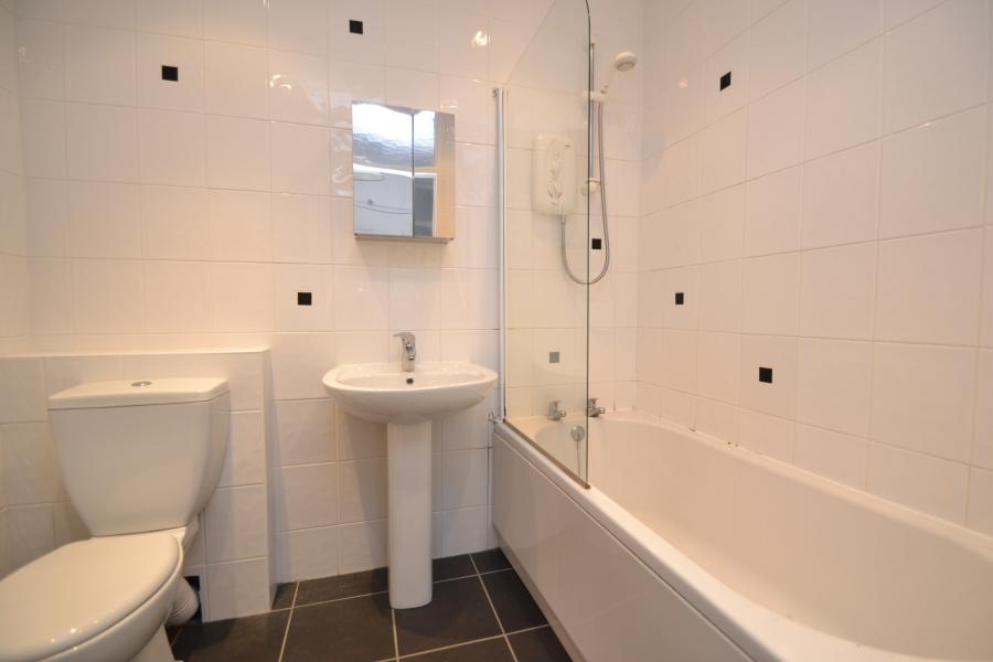 Flat Gledhow Valley Road in Leeds