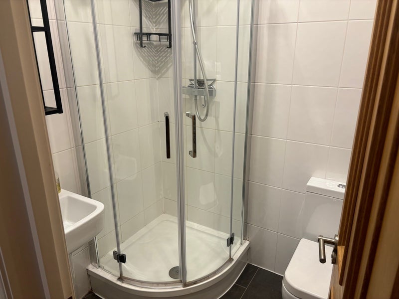 Room Arodene Road in Greater London