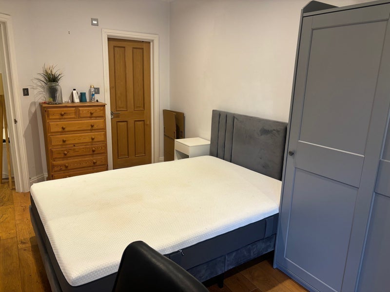 Room Arodene Road in Greater London