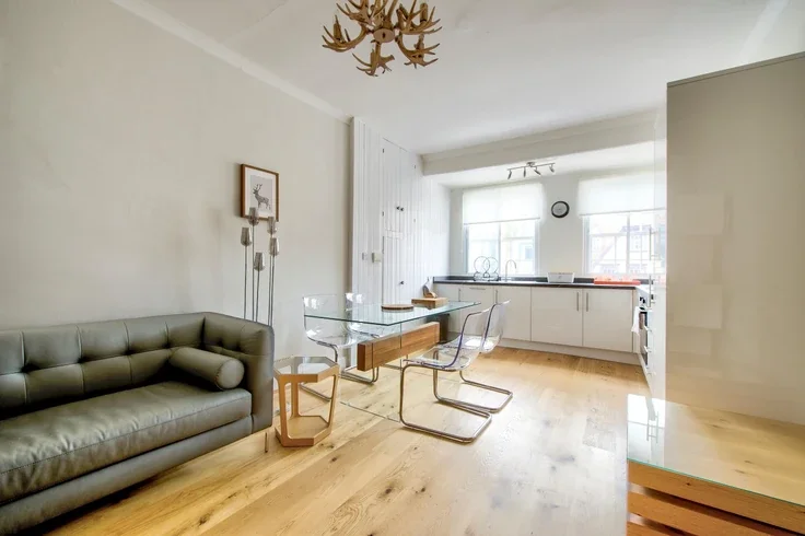 Flat Makars' Court in City of Edinburgh