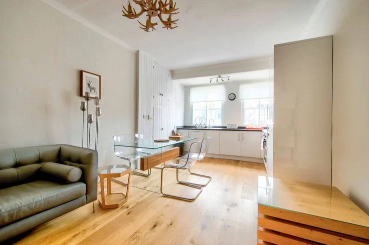 Flat Makars' Court in City of Edinburgh
