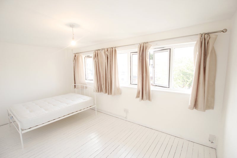 Room Richardson Close in Greater London