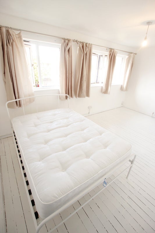 Room Richardson Close in Greater London