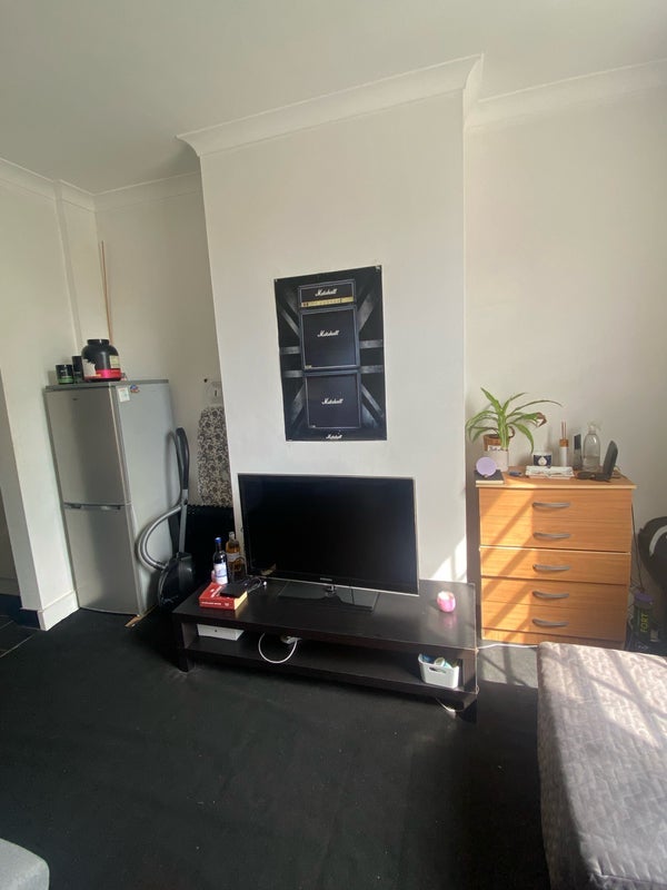 Room Bermondsey Street in Greater London