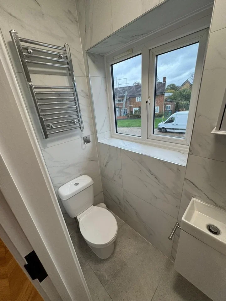 Room Mayfield Close in Elmbridge
