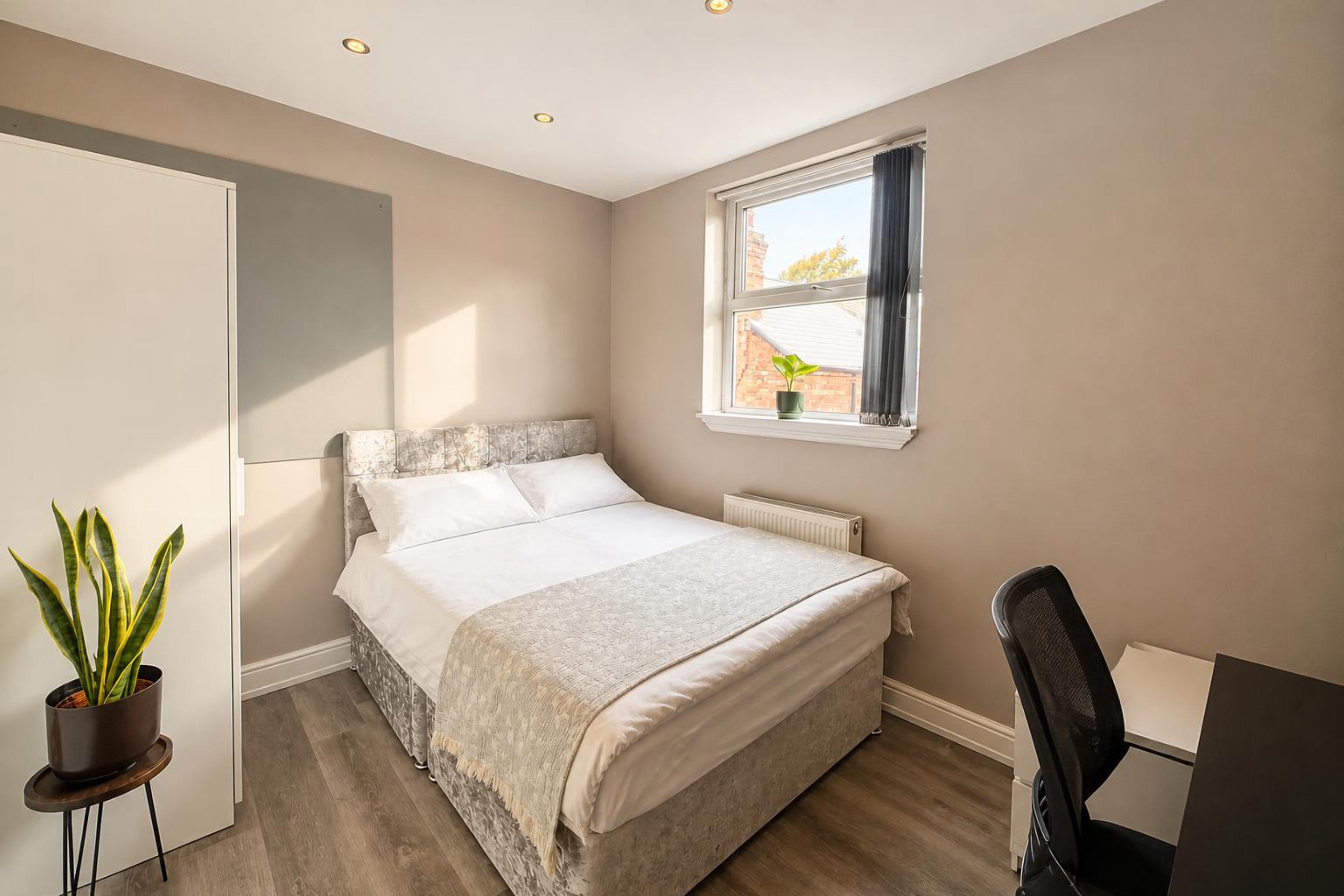 Room Derby Road in Nottingham