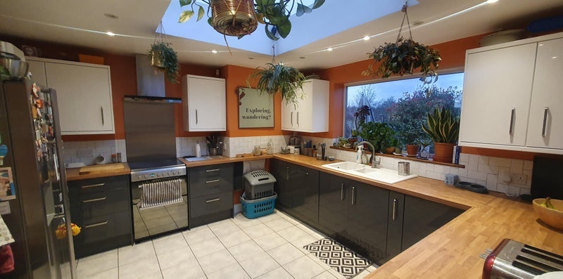 Room Shaldon Road in Bristol