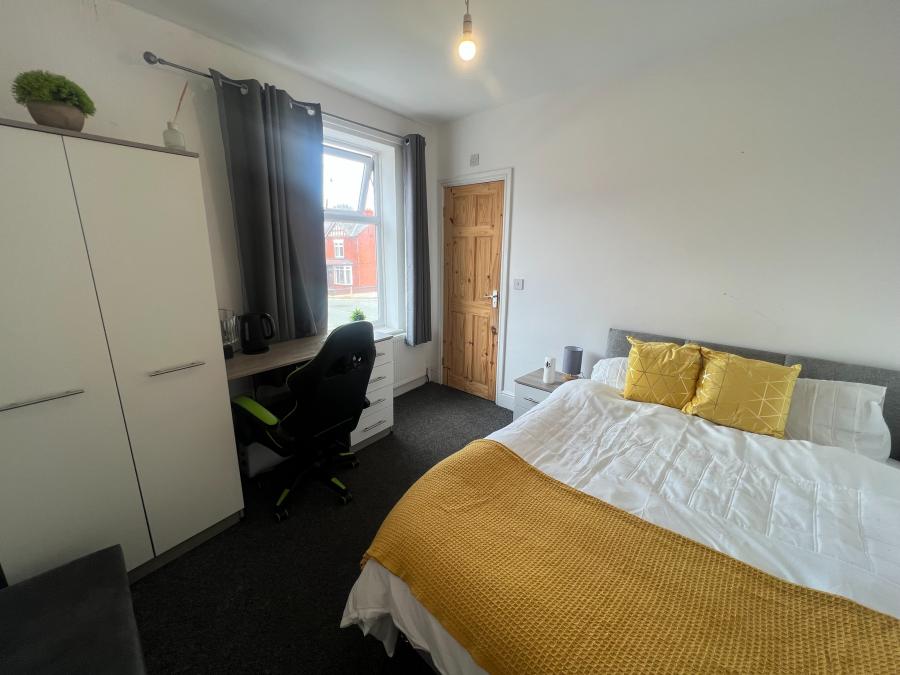 Room Walter Leigh Way in Wigan
