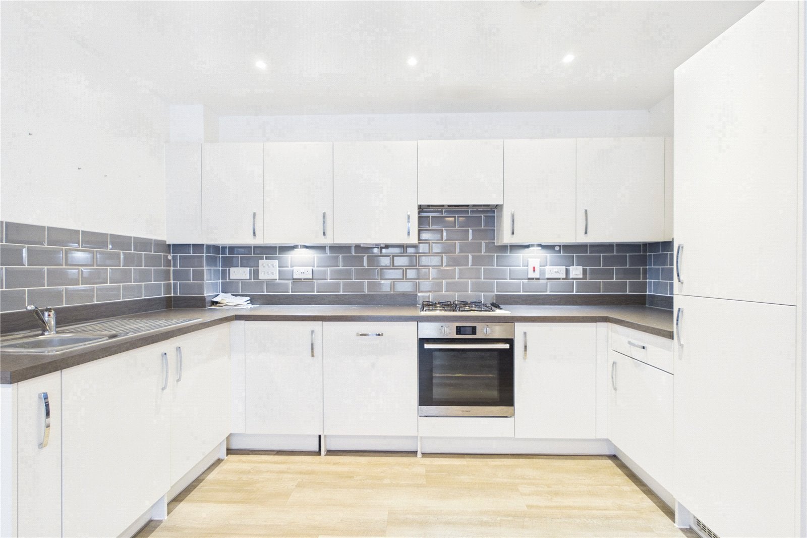 Flat Newburgh Crescent in Shinfield