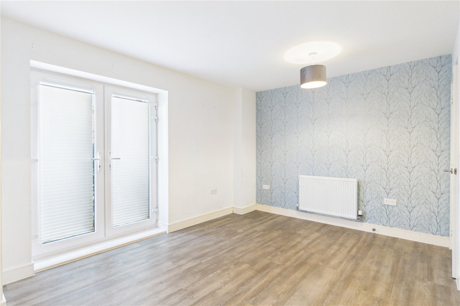 Flat Newburgh Crescent in Shinfield