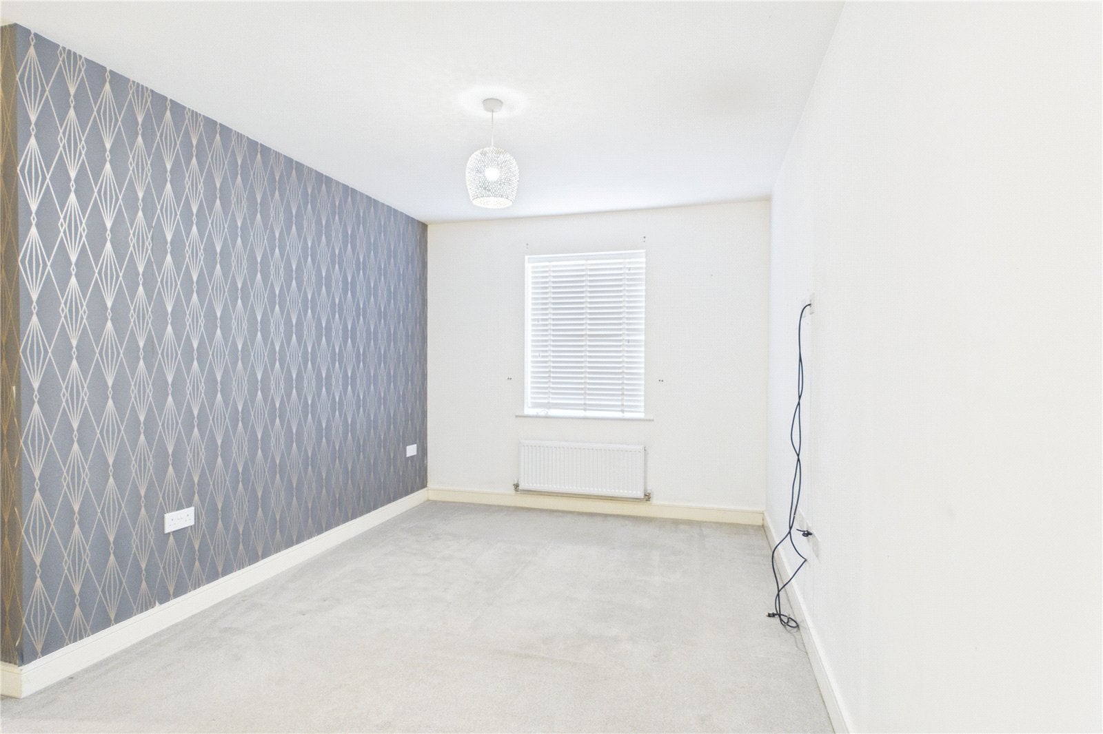 Flat Newburgh Crescent in Shinfield