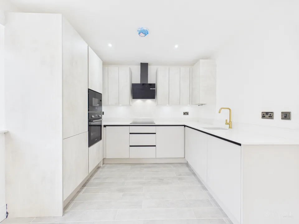 Flat Kingsmead Road in Flackwell Heath