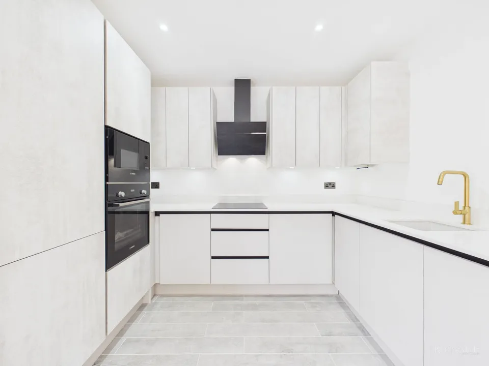 Flat Kingsmead Road in Flackwell Heath