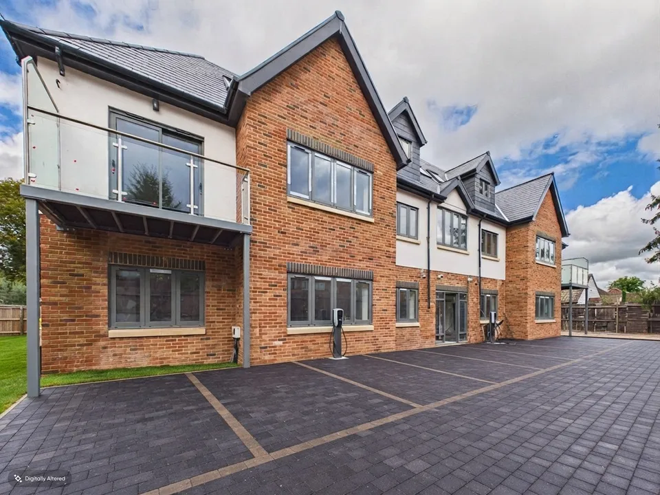 Flat Kingsmead Road in Flackwell Heath