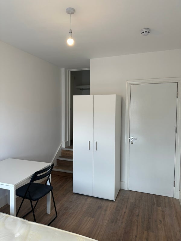 Room Nutfield Road in Greater London