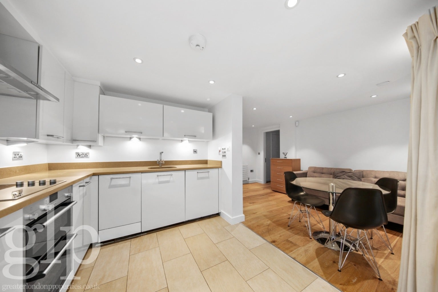 Flat Ridgmount Street in Greater London