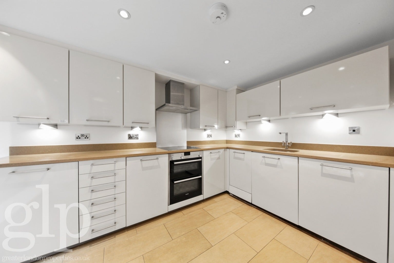 Flat Ridgmount Street in Greater London