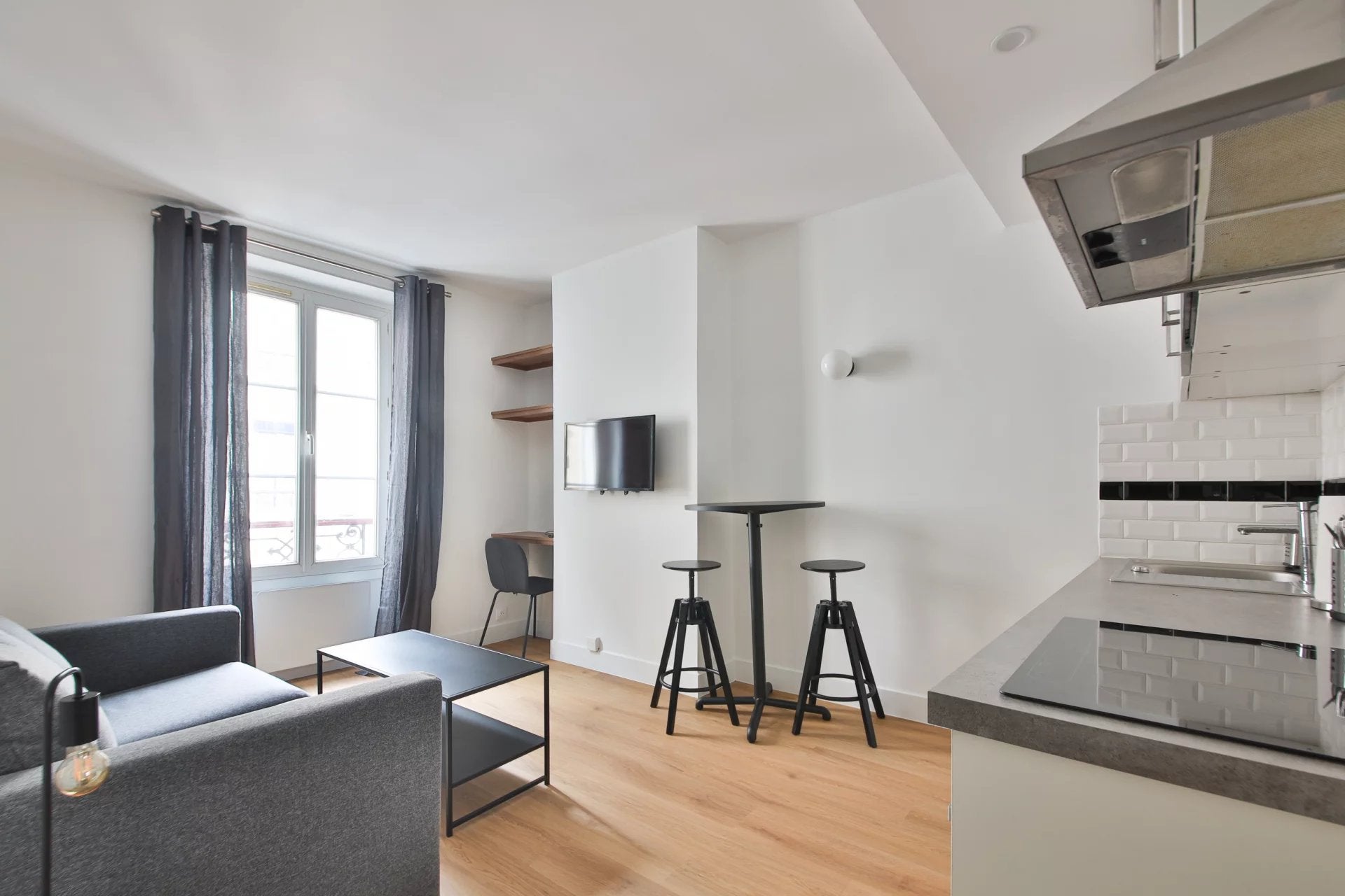Flat Rue Claude Pouillet in Paris