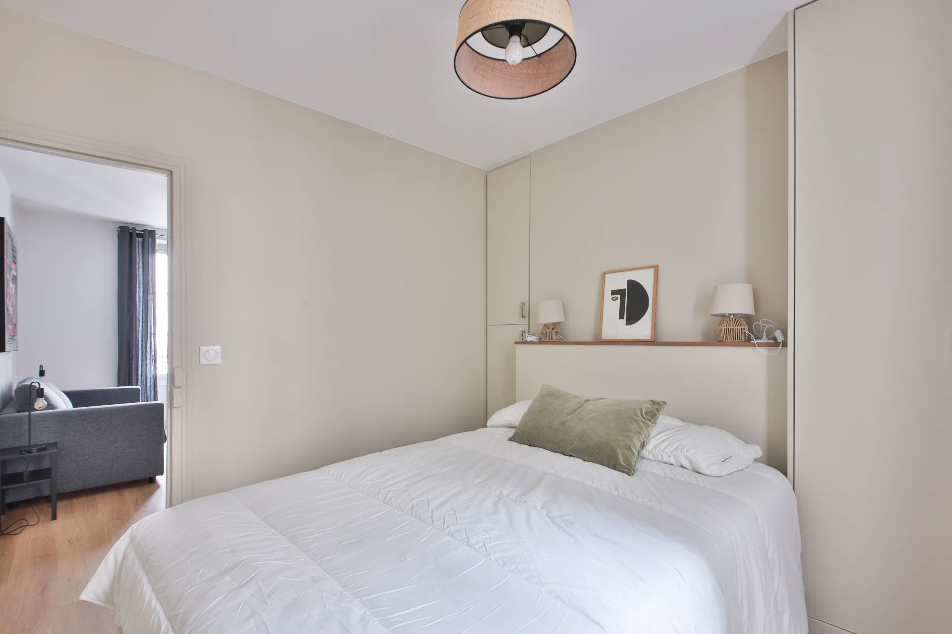 Flat Rue Claude Pouillet in Paris