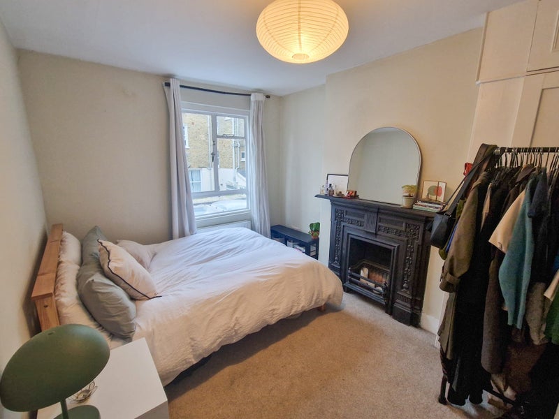 Room Tremadoc Road in Greater London